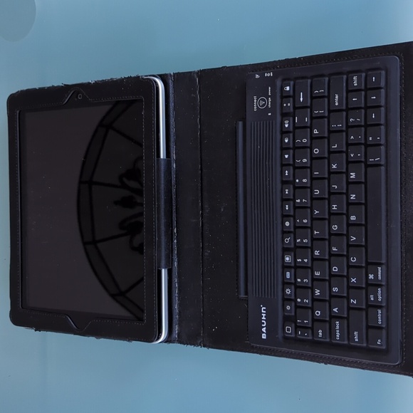 Apple iPad Tablet 32GB Model A1219 1st Gen WiFi with Keyboard – Used Condition - Picture 3 of 10